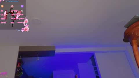 chloe_cooperr online show from May 2026 05:57:02 AM