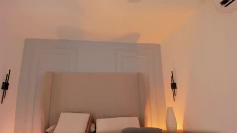 Chloe online show from April 2026 12:02:01 PM