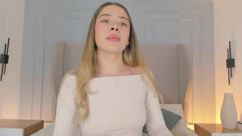 Chloe online show from April 2026 02:38:01 PM