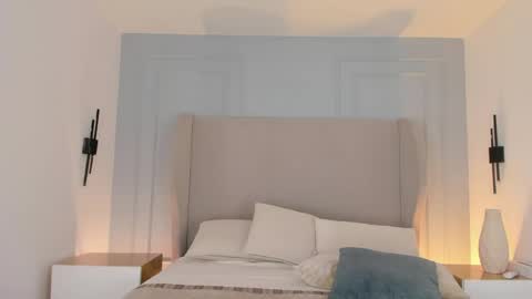 Chloe online show from April 2026 12:30:01 PM