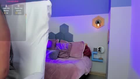 Chloe online show from September 2025 02:52:01 PM