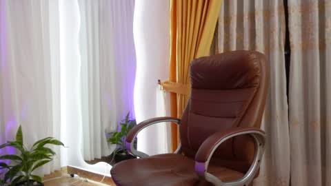 Chloe online show from March 2026 12:11:01 PM