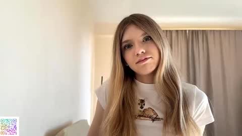 Snapshot of chloe_show chatting on October 2025 11:24:01 AM hloe online show from October 2025 11:24:01 AM