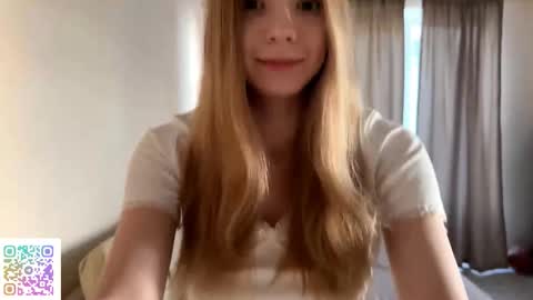 Snapshot of chloe_show chatting on November 2025 01:43:01 PM hloe online show from November 2025 01:43:01 PM
