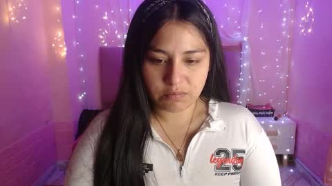 chloe_smith5 online show from October 2025 01:21:01 PM