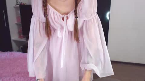 Snapshot of chloe_sunny chatting on September 2025 12:40:02 PM Chloe online show from September 2025 12:40:02 PM