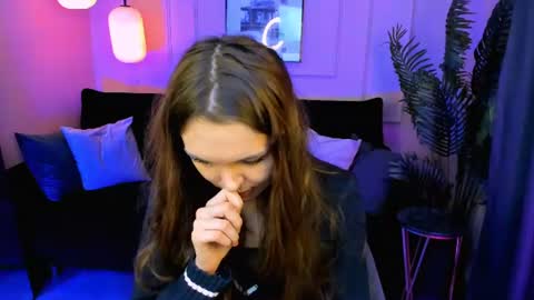 Snapshot of chloe_sunny chatting on July 2026 06:20:01 PM Chloe online show from July 2026 06:20:01 PM
