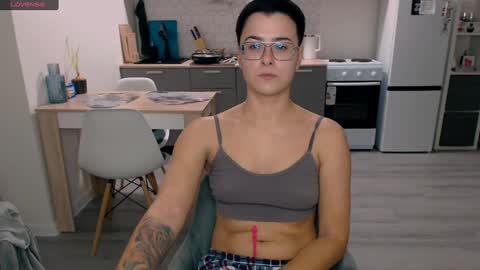 Snapshot of chloe_x_ chatting on December 2024 08:47:02 PM Eva and Sandra online show from December 2024 08:47:02 PM