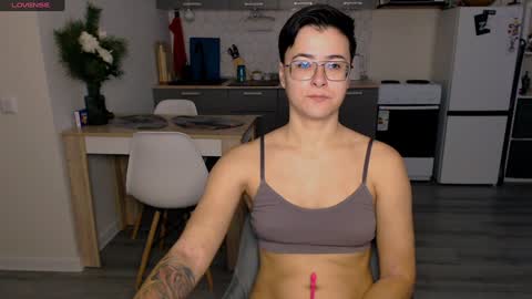 Snapshot of chloe_x_ chatting on December 2024 10:49:01 AM Eva and Sandra online show from December 2024 10:49:01 AM