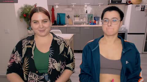 Snapshot of chloe_x_ chatting on January 2025 10:58:02 PM Eva and Sandra online show from January 2025 10:58:02 PM