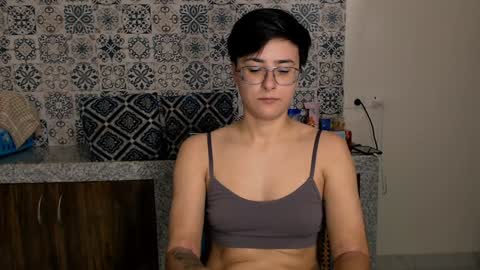 Snapshot of chloe_x_ chatting on February 2025 01:11:02 PM Eva and Sandra online show from February 2025 01:11:02 PM