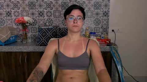 Snapshot of chloe_x_ chatting on February 2025 05:15:02 AM Eva and Sandra online show from February 2025 05:15:02 AM