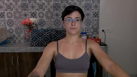 Snapshot of chloe_x_ chatting on February 2025 08:38:01 AM Eva and Sandra online show from February 2025 08:38:01 AM