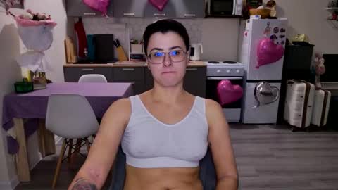 Snapshot of chloe_x_ chatting on February 2026 10:17:02 PM Eva and Sandra online show from February 2026 10:17:02 PM