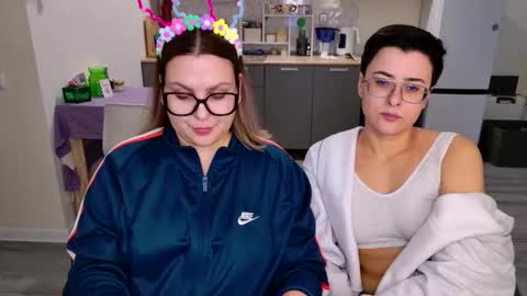 Snapshot of chloe_x_ chatting on February 2026 06:23:01 AM Eva and Sandra online show from February 2026 06:23:01 AM