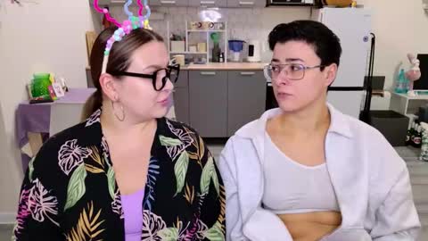 Snapshot of chloe_x_ chatting on February 2026 09:03:02 PM Eva and Sandra online show from February 2026 09:03:02 PM