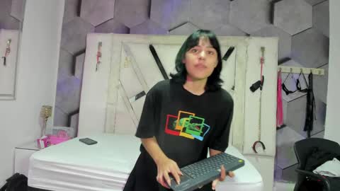 chloeandterra online show from June 2026 01:35:02 PM