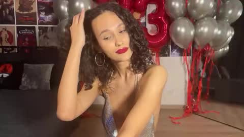 chloe online show from November 2025 01:05:01 AM