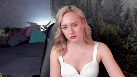 Chloe Deccker online show from May 2026 04:07:02 AM
