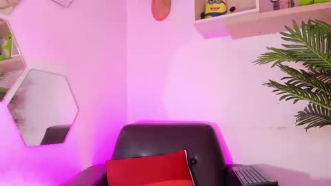 Snapshot of chloee_adams_ chatting on March 2025 08:00:01 PM Chloe online show from March 2025 08:00:01 PM