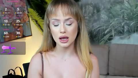 Snapshot of chloeebee chatting on November 2025 08:58:02 PM Chloee online show from November 2025 08:58:02 PM