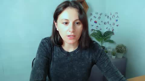 Chloe online show from October 2025 02:03:01 PM