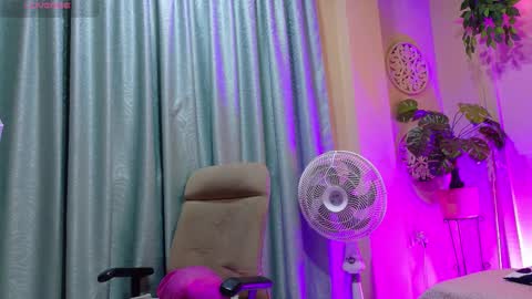 Snapshot of chloerossee chatting on October 2025 01:05:01 AM Chloe rosse online show from October 2025 01:05:01 AM