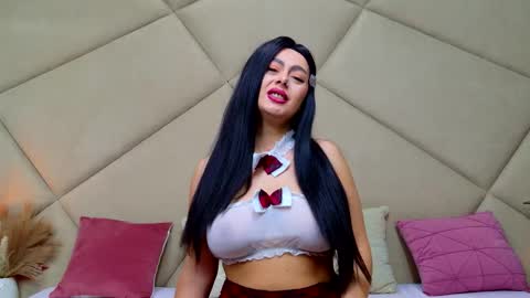 Chloe Vee online show from November 2025 06:05:02 AM