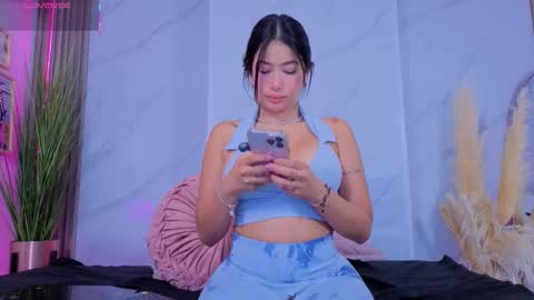 Chlooe online show from November 2025 11:21:01 AM