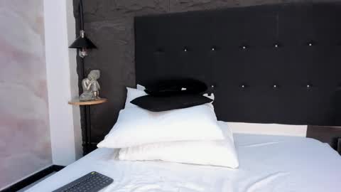 Chloe Scott online show from November 2025 01:11:02 PM