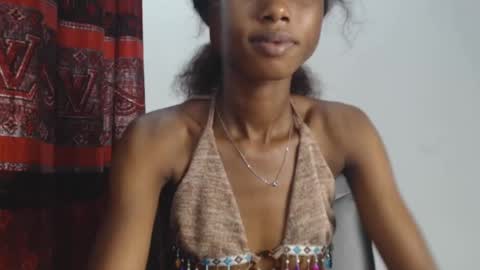 Snapshot of choco_petitqueen chatting on December 2024 06:37:02 AM choco_petitqueen online show from December 2024 06:37:02 AM