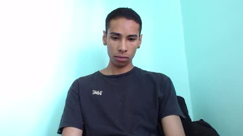 Andrew online show from December 2025 07:43:02 PM