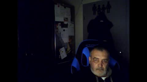 Snapshot of chris250268 chatting on November 2025 06:37:02 AM Chris online show from November 2025 06:37:02 AM