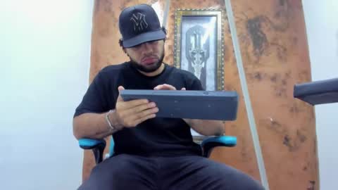 Snapshot of chris_evans00 chatting on February 2026 11:37:02 AM chris_evans00 online show from February 2026 11:37:02 AM