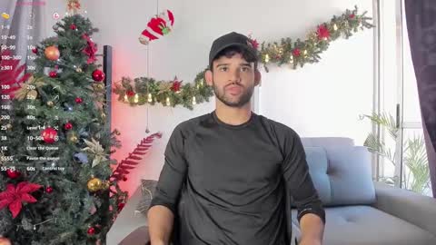 Snapshot of chrisandrew_ chatting on December 2024 09:33:01 PM Im Chirs IM MODEL INDEPENDT online show from December 2024 09:33:01 PM