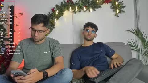 Snapshot of chrisandrew_ chatting on December 2024 03:58:01 AM Im Chirs IM MODEL INDEPENDT online show from December 2024 03:58:01 AM