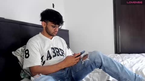 Snapshot of chrisandrew_ chatting on December 2024 06:57:01 PM Im Chirs IM MODEL INDEPENDT online show from December 2024 06:57:01 PM