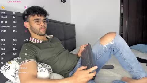 Snapshot of chrisandrew_ chatting on January 2025 10:29:02 PM Im Chirs IM MODEL INDEPENDT online show from January 2025 10:29:02 PM