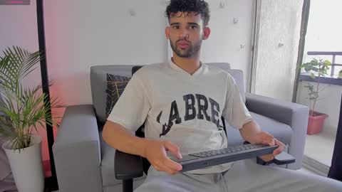 Snapshot of chrisandrew_ chatting on January 2025 04:05:01 PM Im Chirs IM MODEL INDEPENDT online show from January 2025 04:05:01 PM