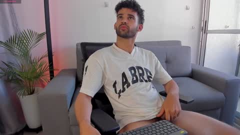 Snapshot of chrisandrew_ chatting on January 2025 07:06:02 PM Im Chirs IM MODEL INDEPENDT online show from January 2025 07:06:02 PM