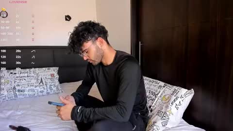 Snapshot of chrisandrew_ chatting on January 2025 08:04:01 PM Im Chirs IM MODEL INDEPENDT online show from January 2025 08:04:01 PM