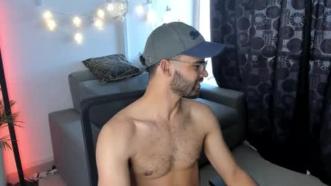 Snapshot of chrisandrew_ chatting on February 2025 06:03:01 PM Im Chirs IM MODEL INDEPENDT online show from February 2025 06:03:01 PM