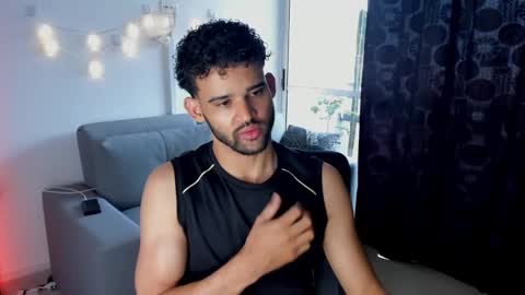 Snapshot of chrisandrew_ chatting on February 2025 01:09:02 PM Im Chirs IM MODEL INDEPENDT online show from February 2025 01:09:02 PM