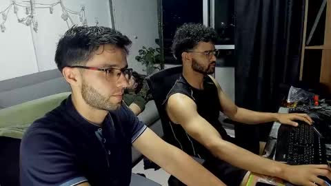 Snapshot of chrisandrew_ chatting on February 2025 03:18:02 AM Im Chirs IM MODEL INDEPENDT online show from February 2025 03:18:02 AM