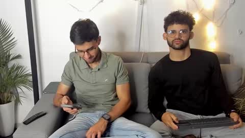 Snapshot of chrisandrew_ chatting on February 2025 02:26:02 AM Im Chirs IM MODEL INDEPENDT online show from February 2025 02:26:02 AM