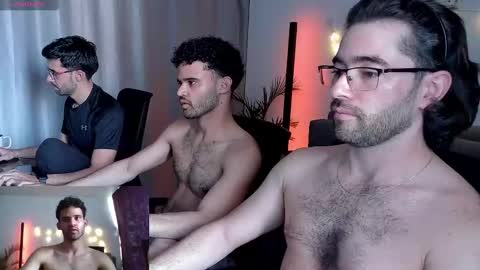 Snapshot of chrisandrew_ chatting on February 2025 09:32:02 PM Im Chirs IM MODEL INDEPENDT online show from February 2025 09:32:02 PM