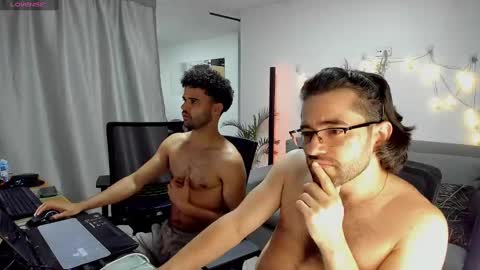 Snapshot of chrisandrew_ chatting on February 2025 12:38:02 AM Im Chirs IM MODEL INDEPENDT online show from February 2025 12:38:02 AM