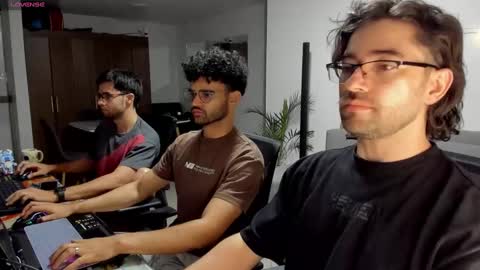 Snapshot of chrisandrew_ chatting on February 2025 01:09:02 AM Im Chirs IM MODEL INDEPENDT online show from February 2025 01:09:02 AM