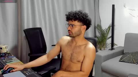 Snapshot of chrisandrew_ chatting on February 2025 04:14:02 AM Im Chirs IM MODEL INDEPENDT online show from February 2025 04:14:02 AM