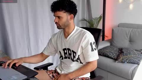 Snapshot of chrisandrew_ chatting on February 2025 02:14:02 PM Im Chirs IM MODEL INDEPENDT online show from February 2025 02:14:02 PM